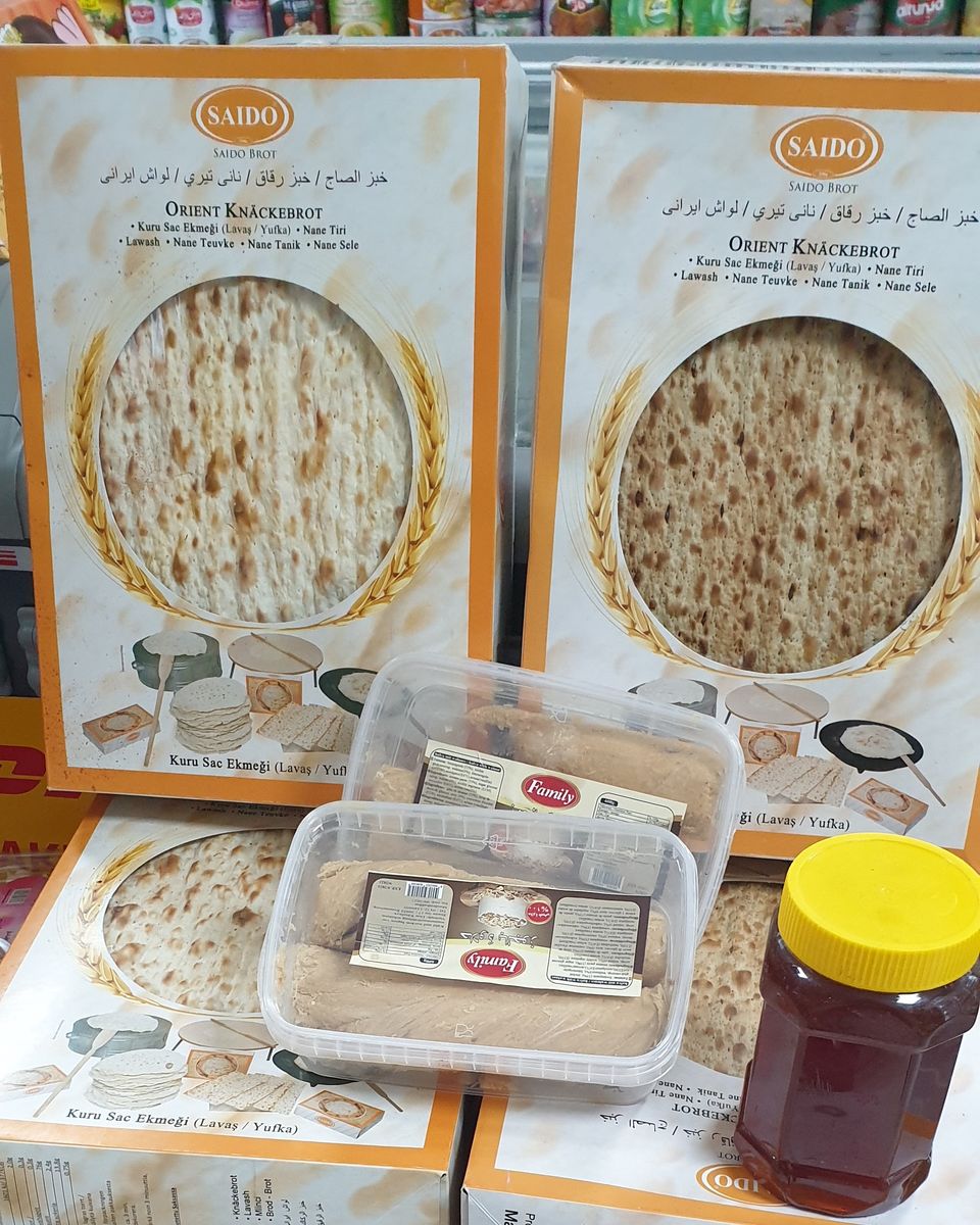 Packungen Orient-Knäckebrot von Saido im Regal